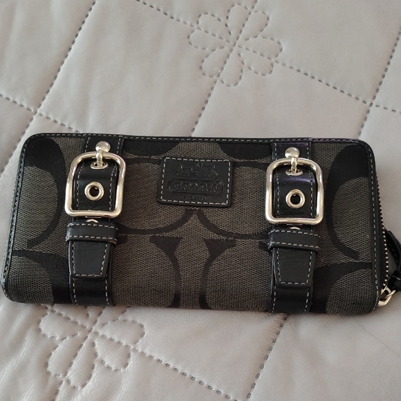 Rare Coach Vintage Zoe Black and Gray Wallet with Silver Buckles - Picture 1 of 10